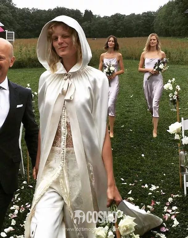 时髦办｜这位法国造型师穿衬衫结婚了，让我想起了赫本的头巾