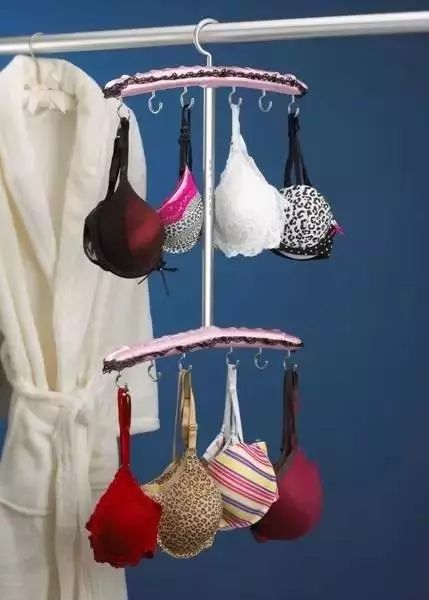 她在衣柜里系了根鞋带，衣柜竟然瞬间大一倍！大写的服气……