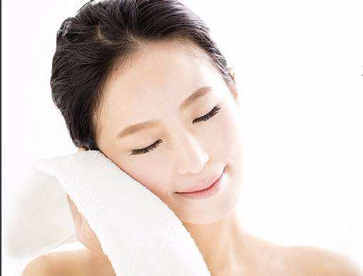 为啥毛巾用一段时间会变滑,毛巾用时间了变硬怎么处理