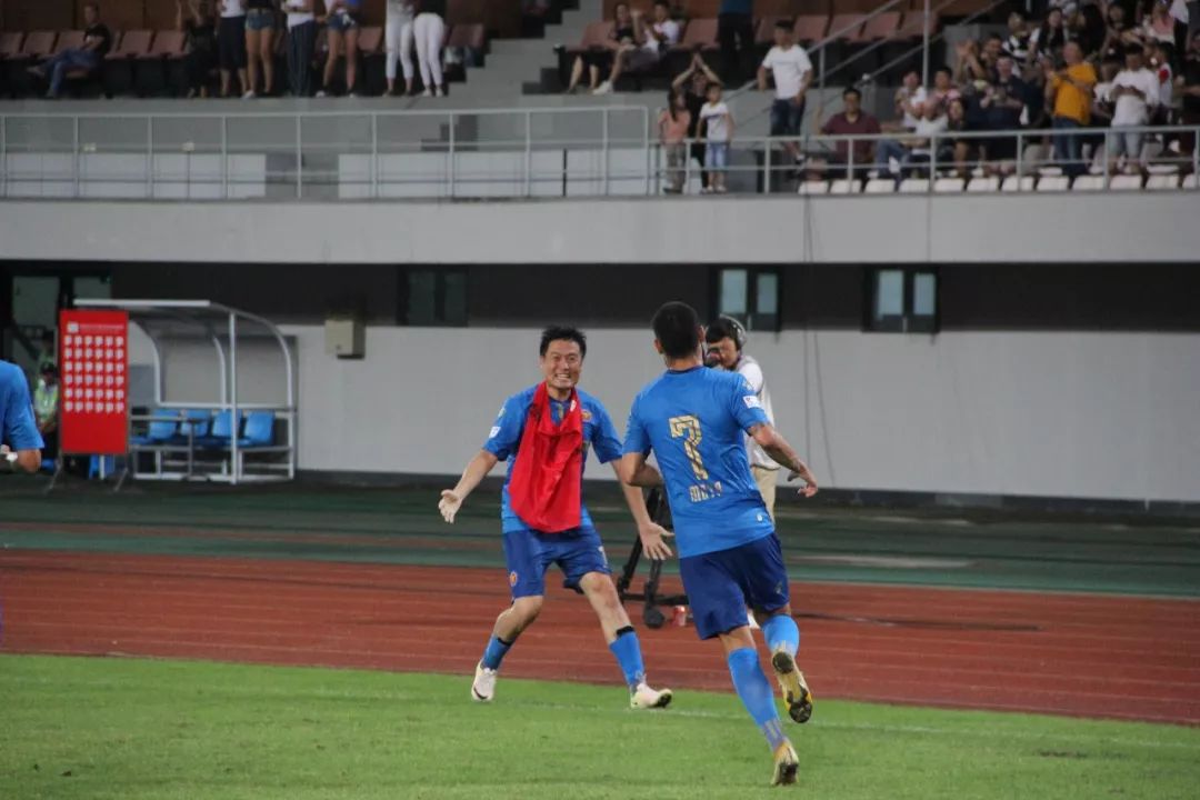 昔日“超白金一代”，现在只为享受足球，37岁的胡兆军在毅腾落叶归根