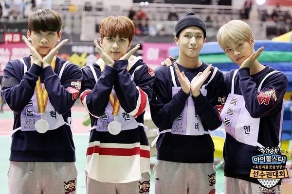 《偶像运动会》各家应援横幅大盘点!粉丝们都太有才啦!