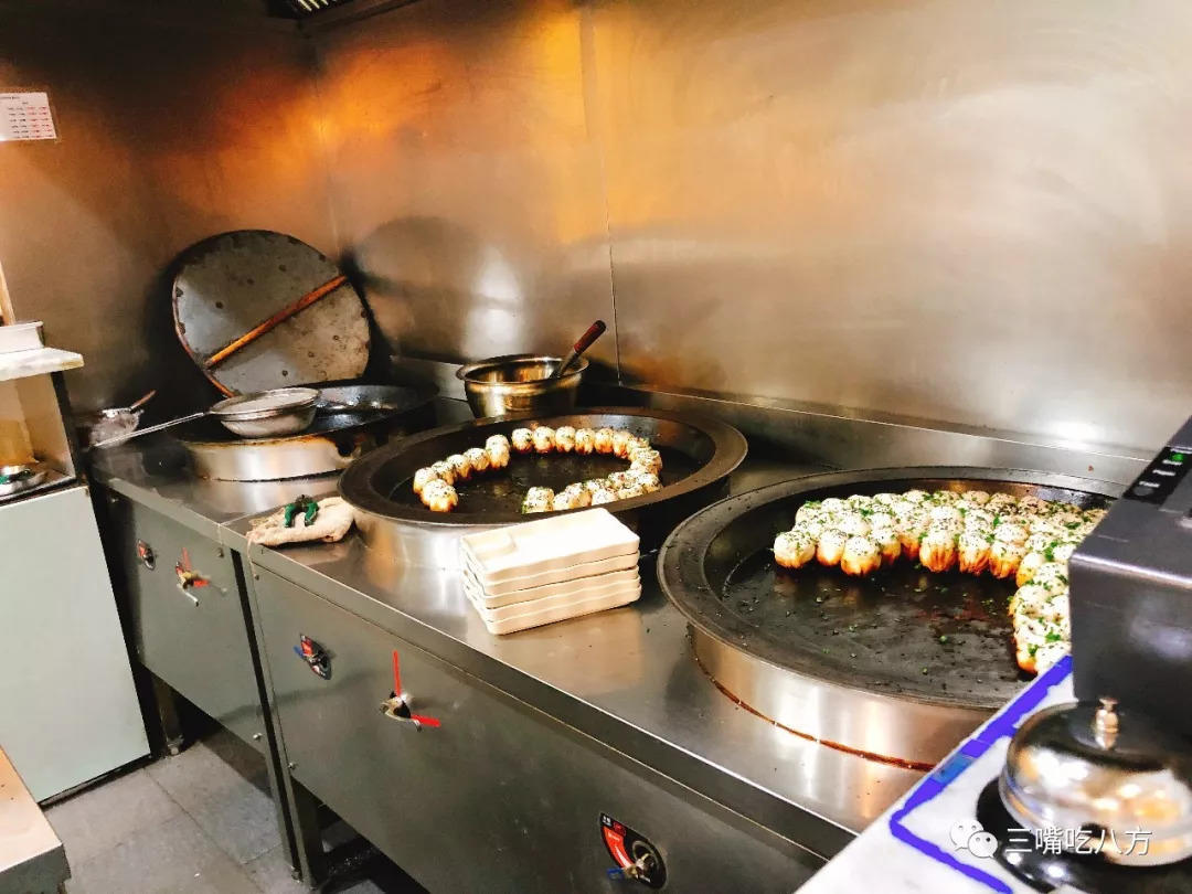 当年要是我没去批发美容美发产品，现在哪里还有小杨生煎的机会！