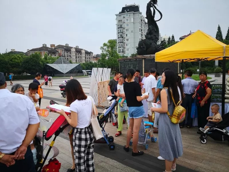 4小时就被抢购一空！明天还有一场，要好货，趁早去！