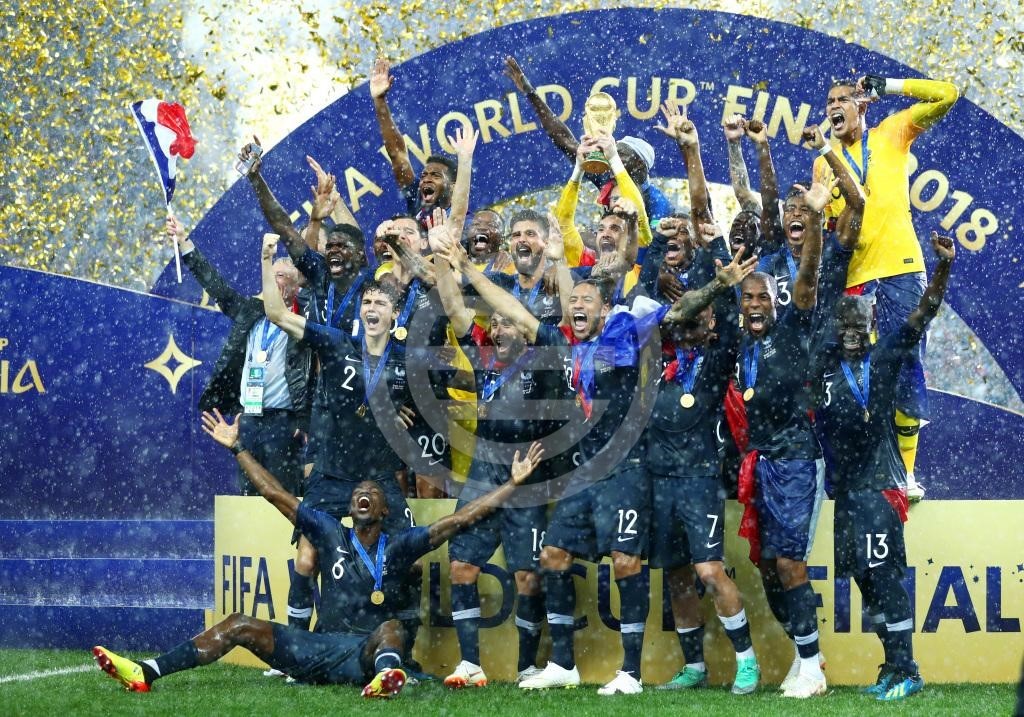 世界杯熬夜看这样看球不伤身,世界杯看球太累