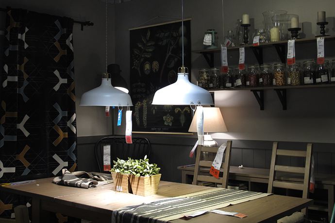 穷人买不起富人看不上的车,穷人买不起富人用不上的家具