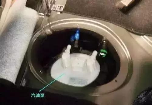 汽车发动机舱各部位名称图解,汽车发动机舱布局图解