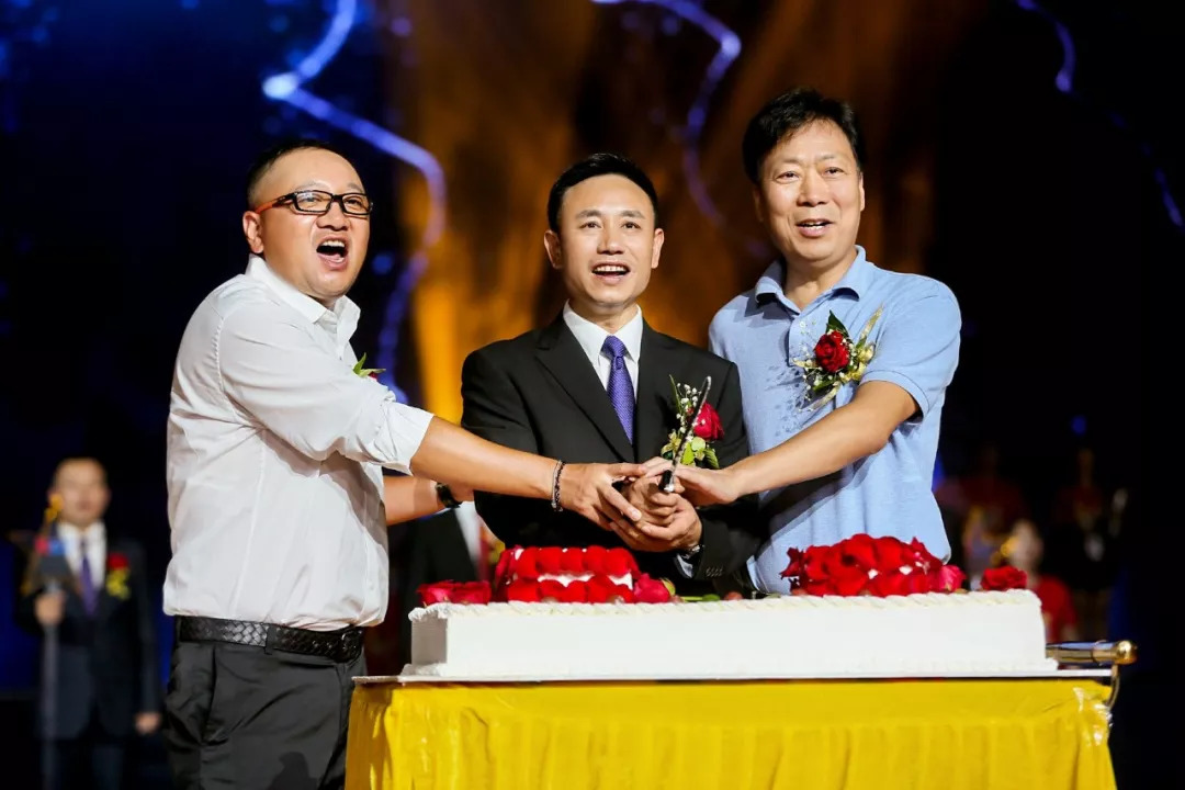 百度李彦宏“惊现”武汉，亲自为这家舞象之年的15岁企业打CALL