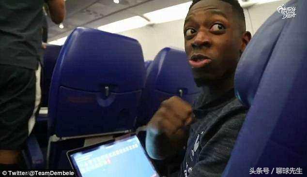 梅西联手c罗战胜乒乓球队,梅西与c罗打乒乓球