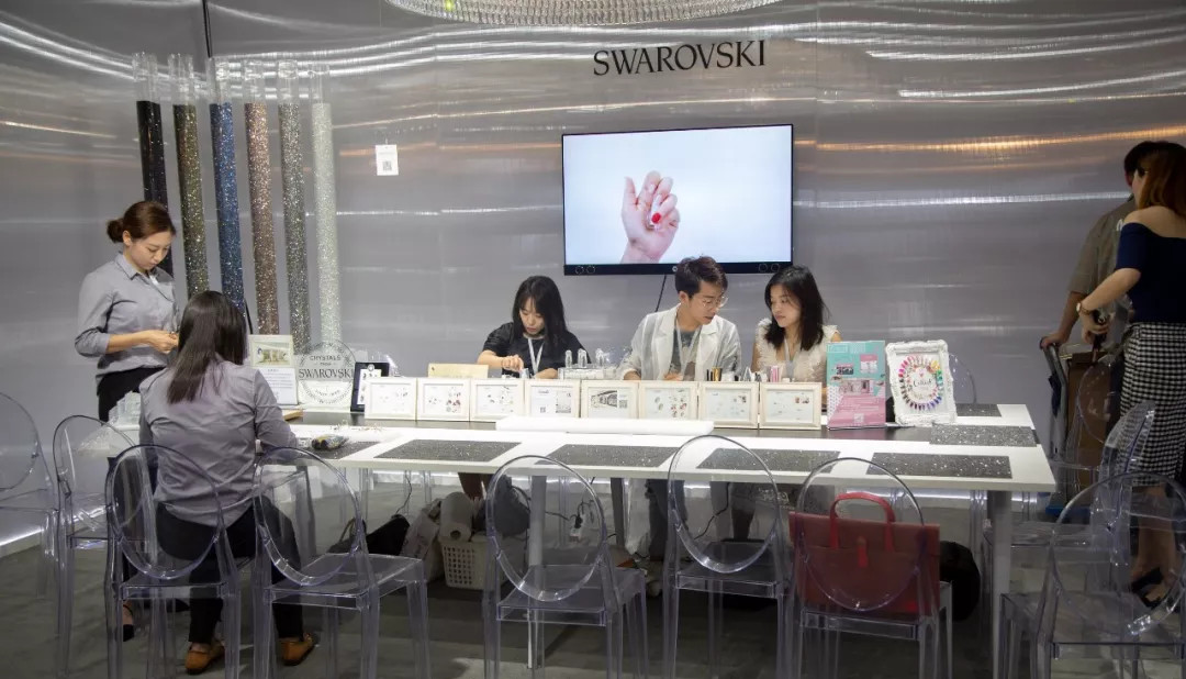 施华洛世奇幻影奇境全球首展,施华洛世奇silver翅膀