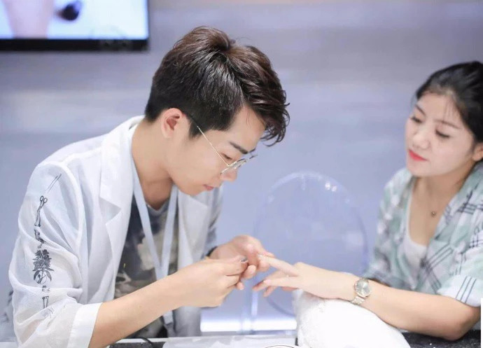 施华洛世奇翅膀,100万美金珠宝