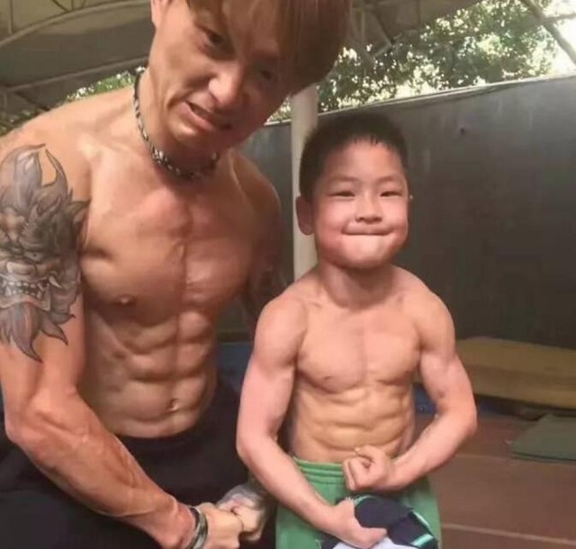 盘点世界上最强壮的小男孩,世界上最强壮最能打的三个小孩