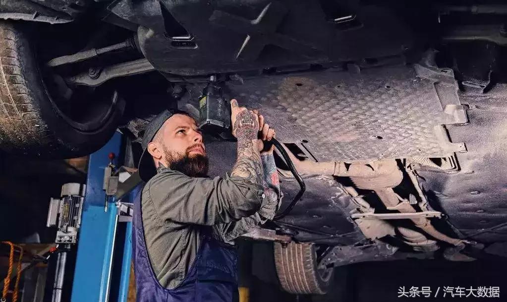 老师傅做四轮定位不用仪器,汽车四轮定位视频全过程老师傅