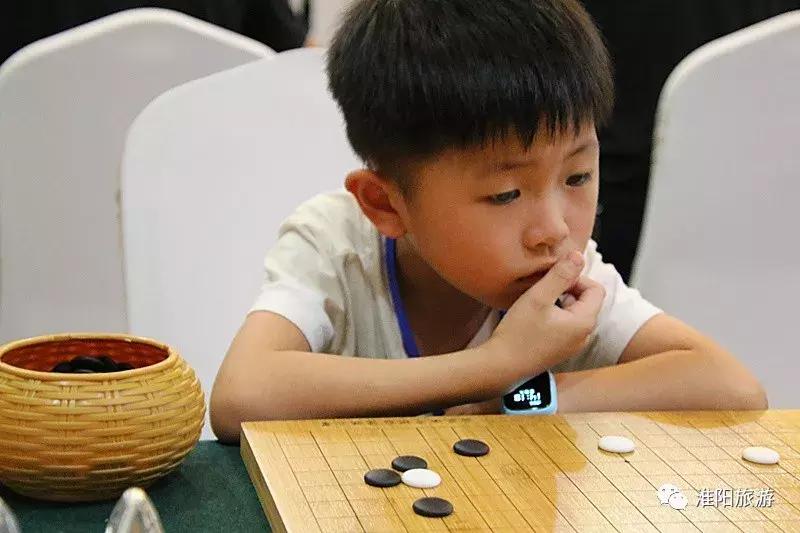 河南省政协副主席李英杰亲临淮阳“荷花杯”围棋棋王赛观战