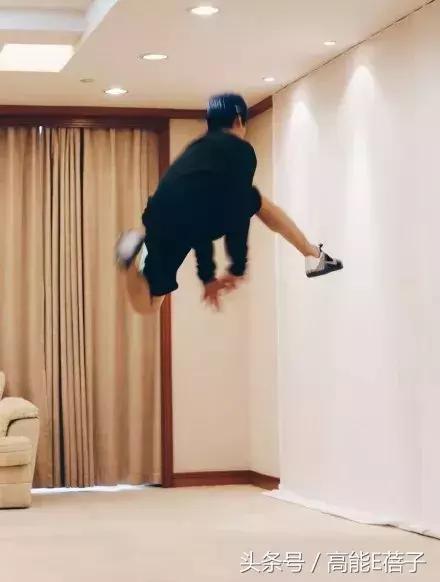 为什么李易峰话题度那么高,李易峰和粉丝相爱相杀的瞬间