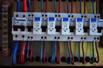 家庭空开老是跳闸是怎么回事,三相四线空开跳闸故障判别及处理