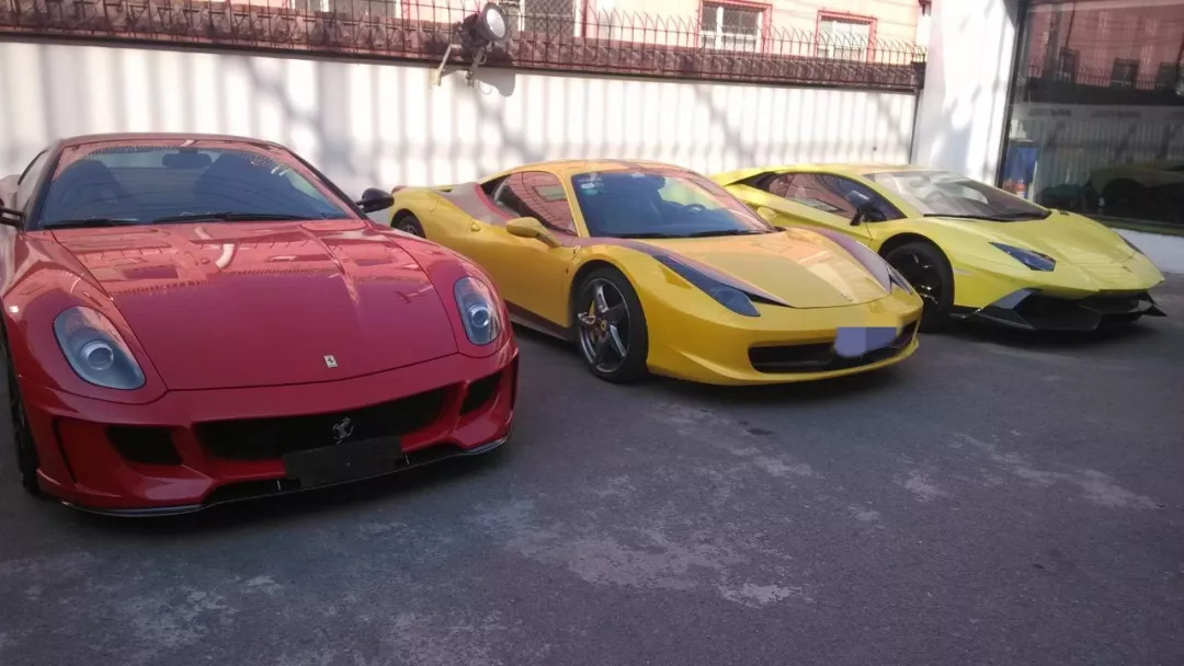 绝色超跑倾城“红”颜