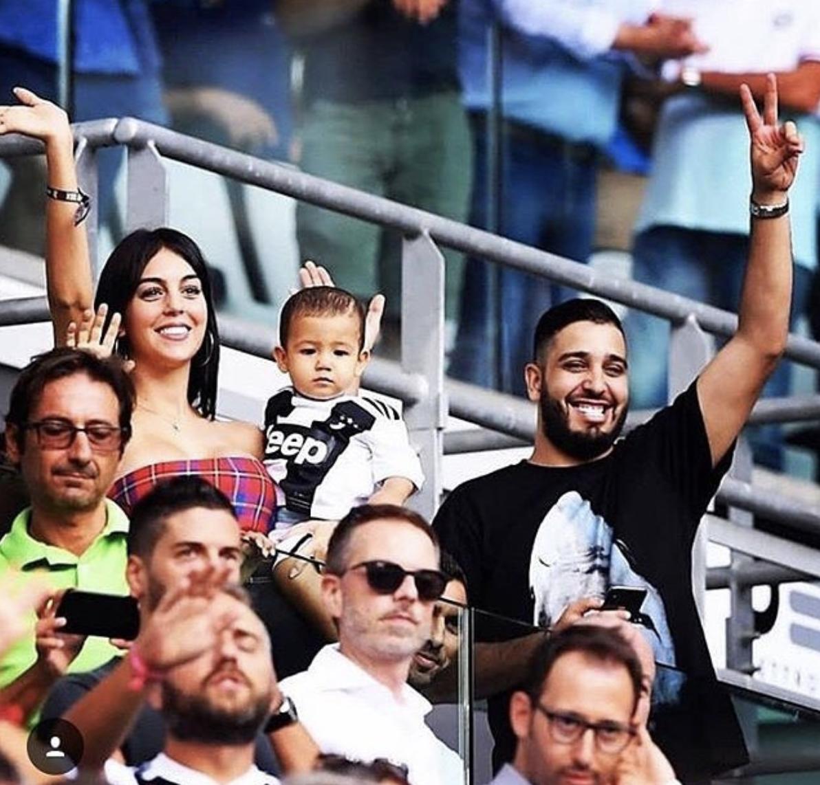 年轻乔治娜和c罗漫步,乔治娜第一次陪c罗出席活动