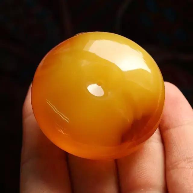 关于蜜蜡里的冰片,蜜蜡的种类和档次