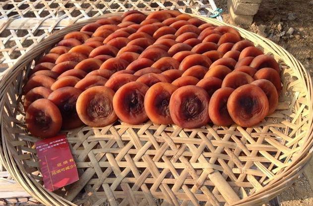 晒的柿饼明明很干净还是有虫,柿饼表面有厚厚的白霜是自然的吗