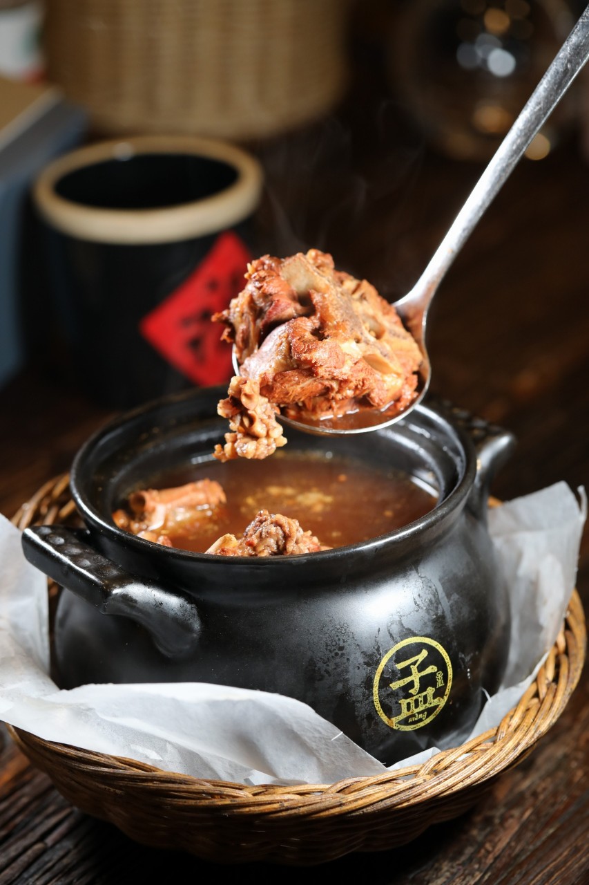 藏在唐山街的店,主打济宁风味罐羊,专治各种没胃口和不高兴!