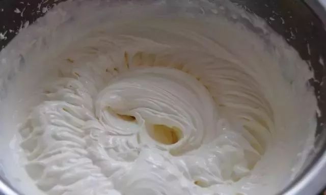 奶油打发怎么才不融化奶油奶酪,奶油奶酪打发太稀了怎么补救
