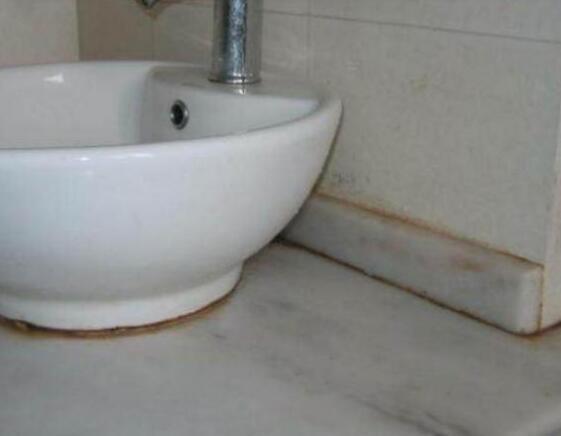 卫生间玻璃胶发霉发黑清洁小妙招,卫生间玻璃胶发霉怎样清洁