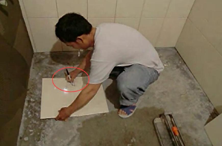 贴瓷砖水管接头没露出来怎么弄,贴完瓷砖水管接头太深怎么办