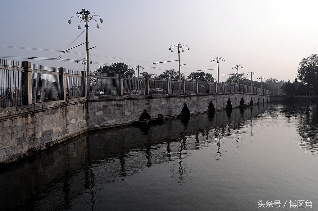 中南海与故宫位置图片,中南海与故宫中间的建筑是