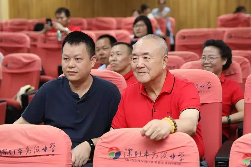 深圳有座神秘大钟楼曾是“亚洲第一钟”！它欢迎他们光临……