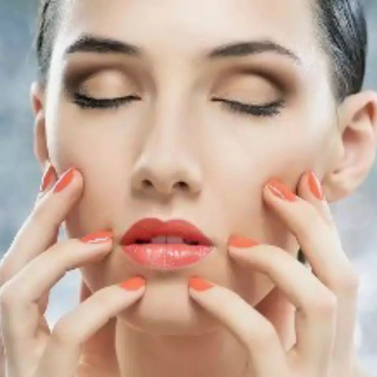 范冰冰佟丽娅红色礼服,范冰冰佟丽娅红毯造型