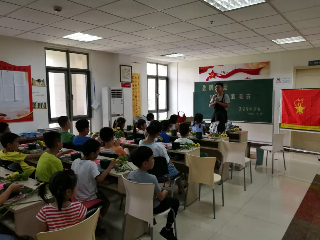 2018秋季大片《开学》即将全国上映，你的社区活动记录单领（qiāo）取（zhāng）了吗？