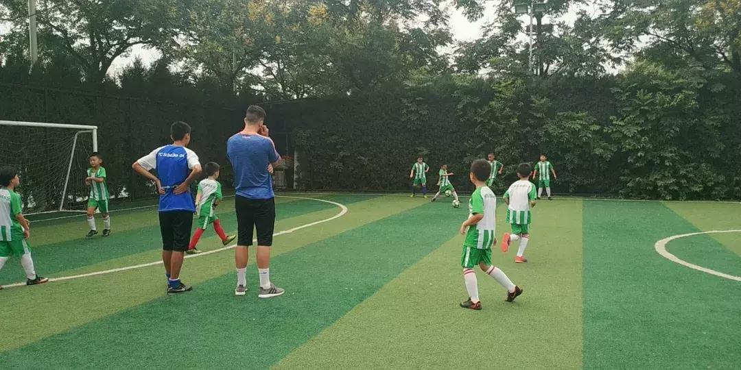 你想和梅西踢足球吗,梅西逆天停球技术