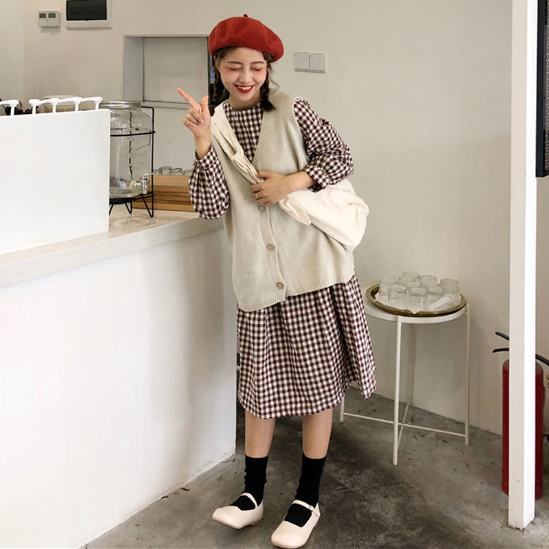 秋季厚质无袖马甲连衣裙如何穿着,文艺风早秋两件套时尚马甲连衣裙