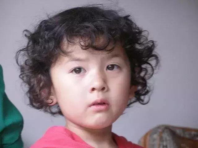 自来卷能不能剪出好看的发型,自来卷适合的发型编发