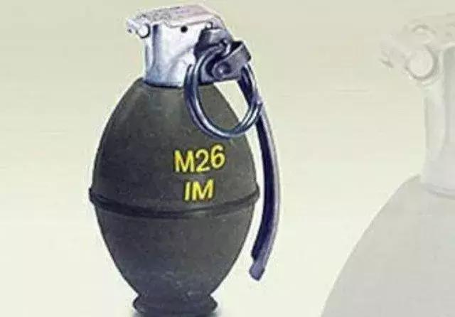 手榴弹被击中会爆炸吗,士兵胸前挂个手雷
