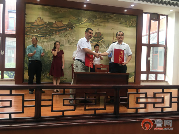 青岛西海岸新区义务工作者联合会海青镇服务站成立暨壹知文化社区书屋公益项目签约仪式圆满成功