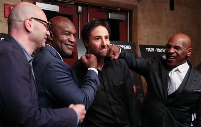 泰森巅峰期避战刘易斯老霍,老霍ko泰森视频