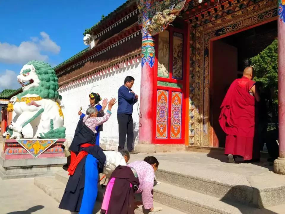 拉卜楞寺喇嘛居然能讲一口流利的英语桑科草原跑马收费陷阱多