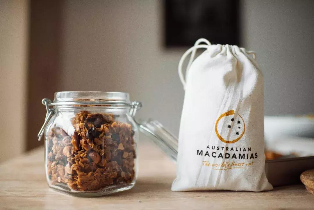 男生叫你多喝热水该怎么怼回去,男生叫你多喝热水穿衣服