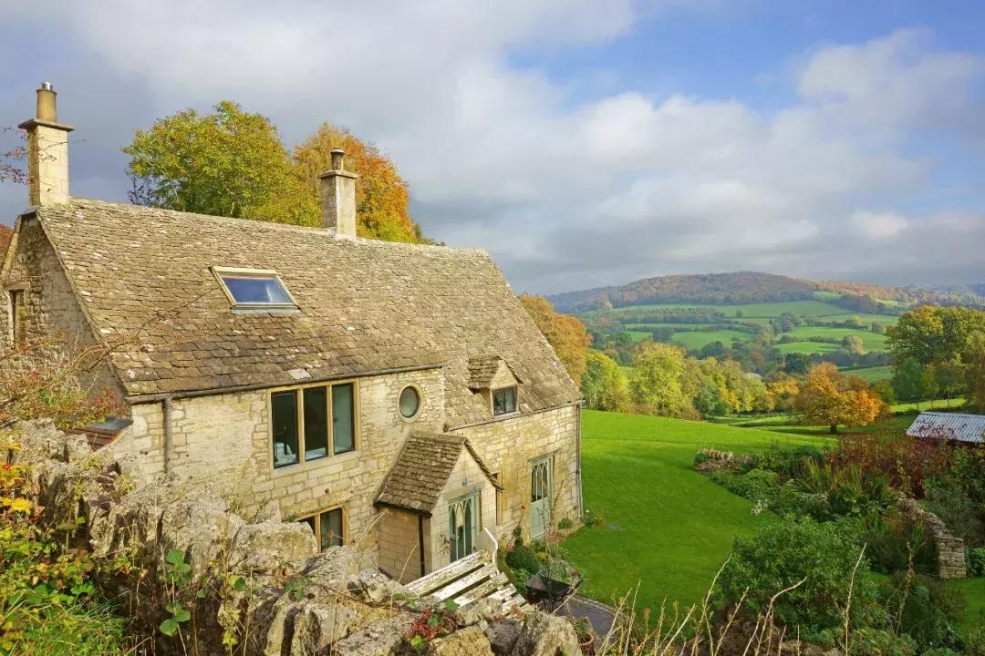 为什么英国人喜欢旅游呢,英国人喜欢去哪度假