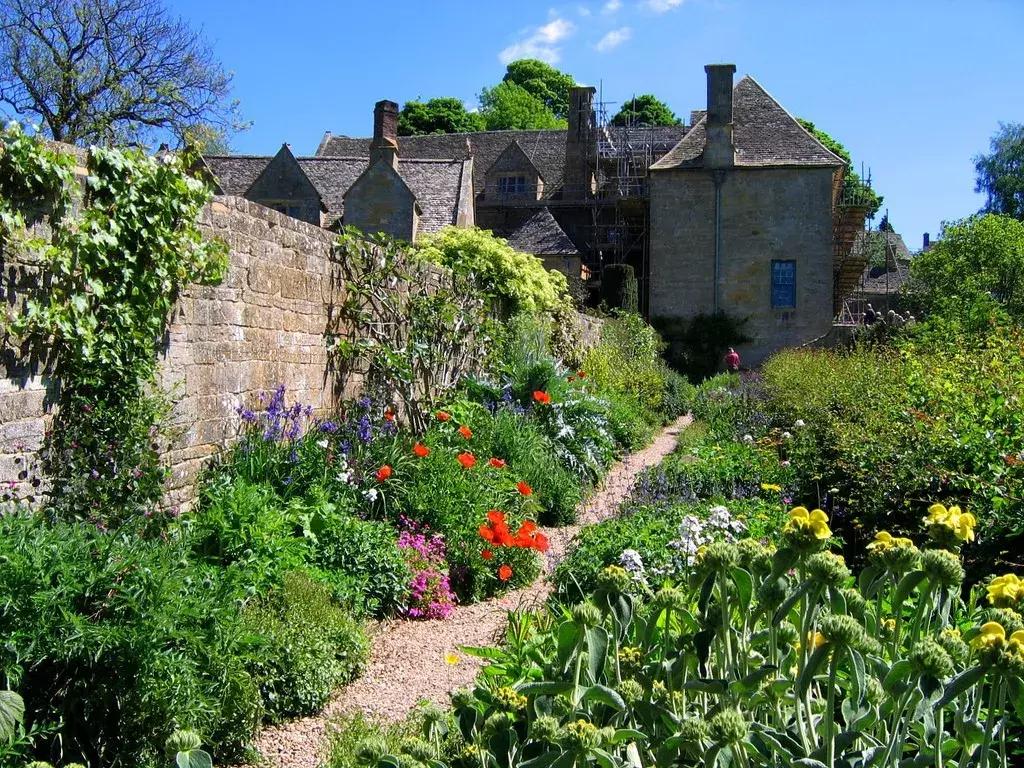 为什么英国人喜欢旅游呢,英国人喜欢去哪度假