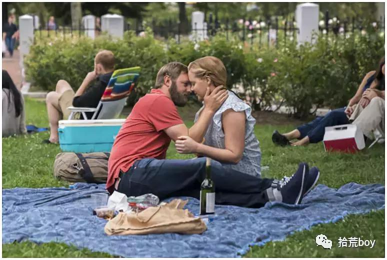 《超大号美人》：一边*爱做**，一边照镜子感叹“sobeautiful”