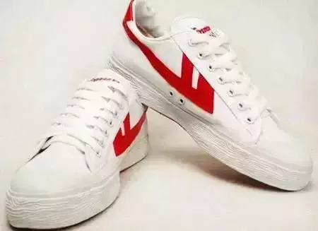 还记得这部童年追过的电视剧吗,90后小时候穿过的套装