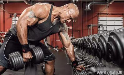 健身不仅可以增肌减肥，还能“矫正驼背”！