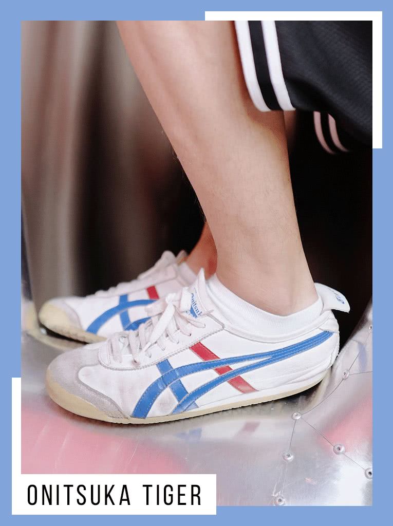 看完员工的鞋子，我哇地一声哭出来