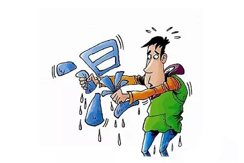 秋天用梨煮水喝好不好,秋季用它泡水喝还能做菜润秋燥