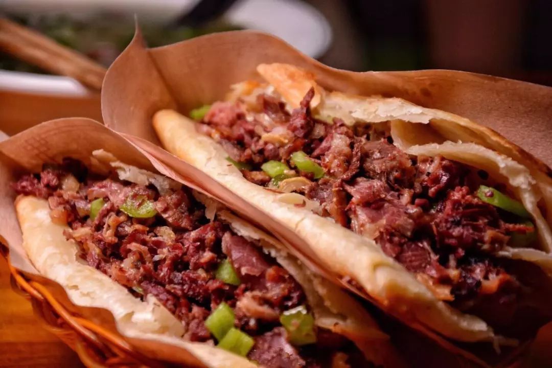 一天卖200个兔头,一天卖出1000只鸡