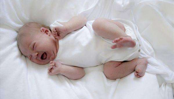 3个月宝宝疝气哭闹怎么办,新生儿腹股沟疝气护理知识