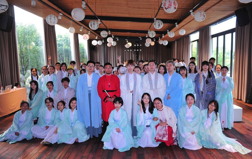 从圈地自萌到日趋火热，古风音乐如何追逐“月亮”与“便士”？