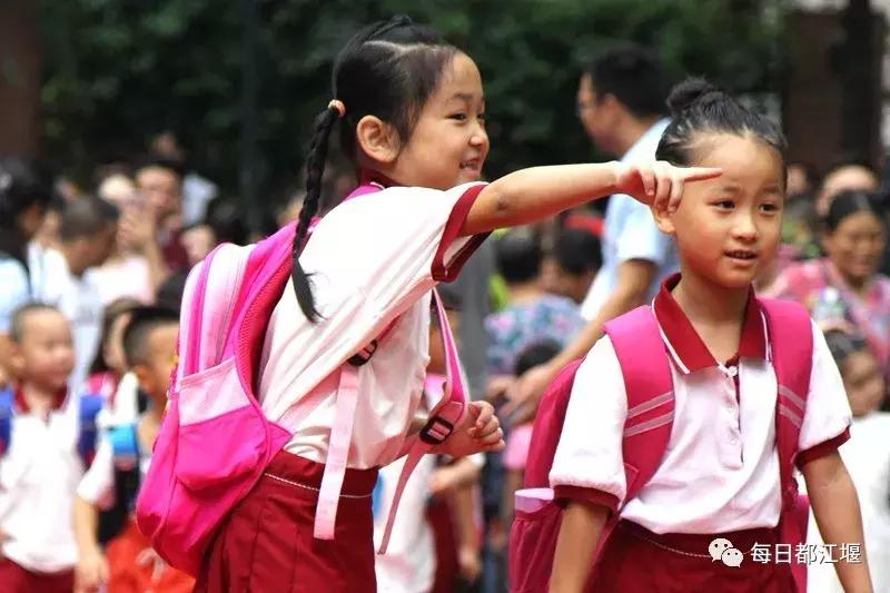 九月，我们开学啦！把天府故事读给世界听……